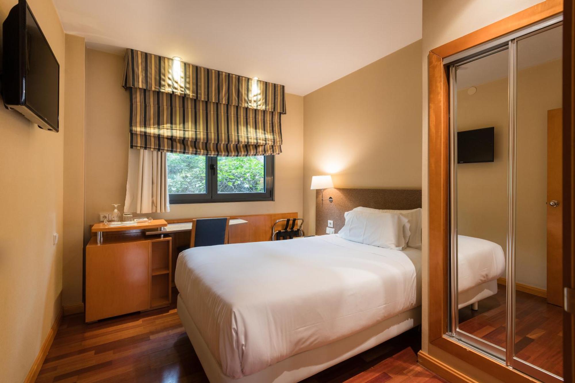 Single Room,1596008551:JPEG
