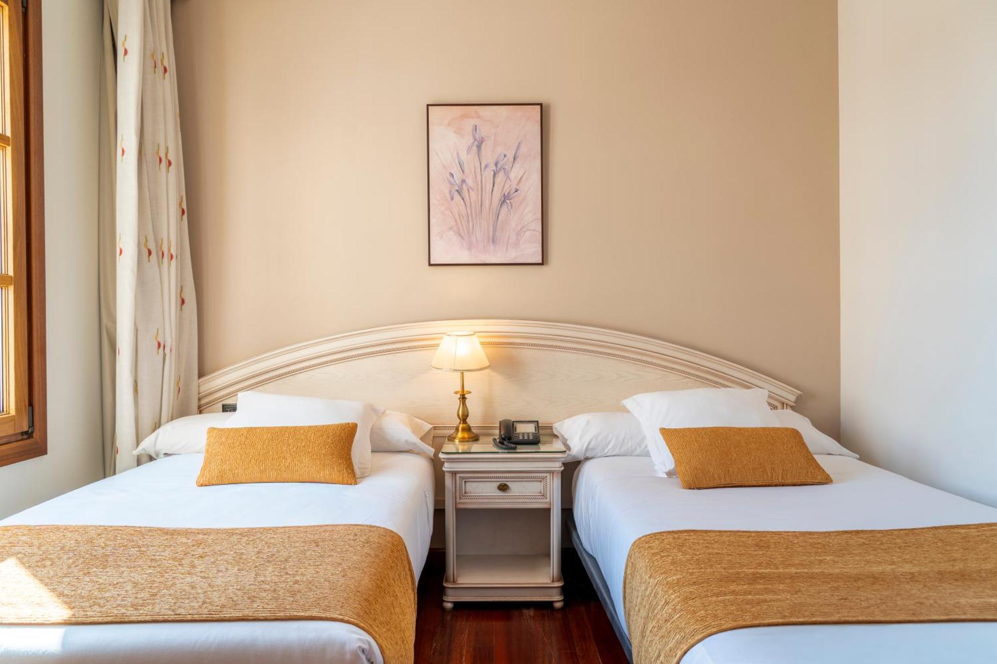 Twin Room,1769509584:JPEG